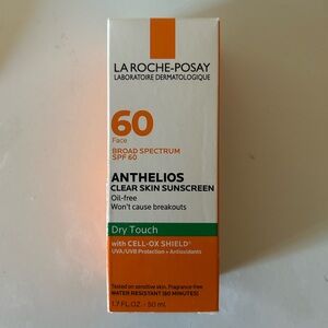 Anthelios Clear Skin Sunscreen SPF 60 - Orange